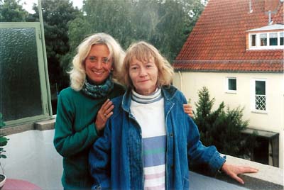 Gisela and Jeanne Keinzle in G�ttingen